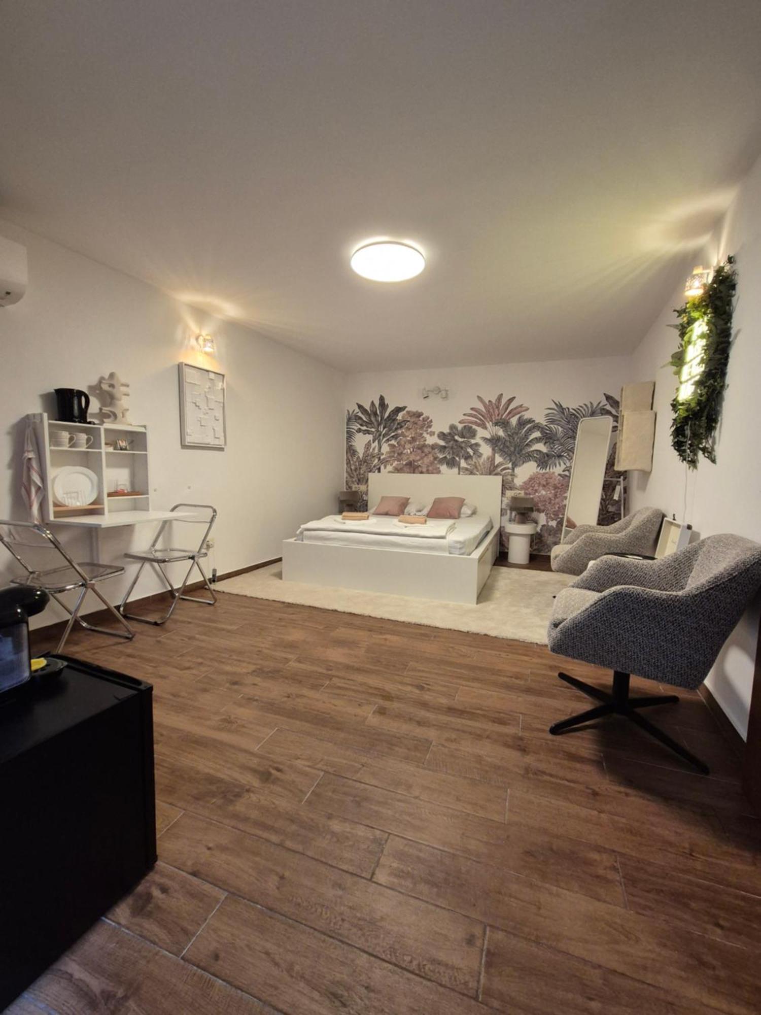 Studio Noellica Ровінь Екстер'єр фото